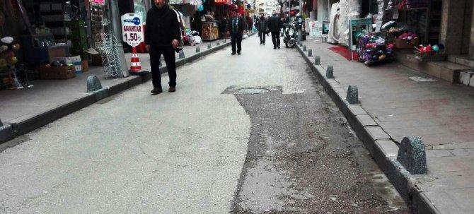 İzmit Belediye Başkanı Doğan, “Yaya öncelikli yollar, yaya öncelikli kaldırımlar için çalışıyoruz”