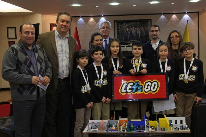 Buca’da öğrenciler suyun önemini anlattı