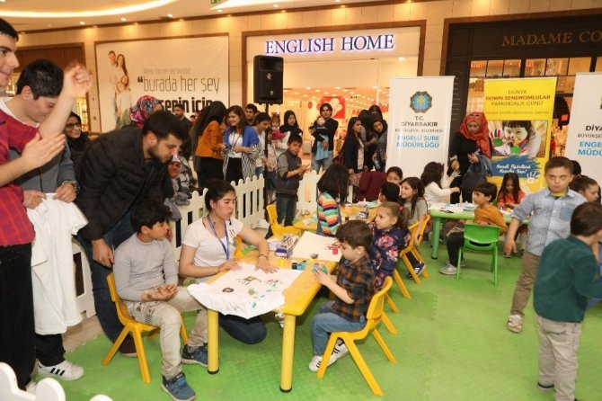 Ceylan Karavil Park’ta ‘Kendi Tişörtünü Kendin Yap’ Etkinliği Gerçekleşti
