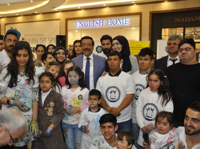 Ceylan Karavil Park’ta ‘Kendi Tişörtünü Kendin Yap’ Etkinliği Gerçekleşti