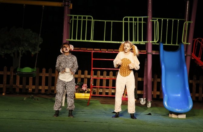 DHT' nin Sahnelediği "Pati Kardeşliği" Seyirciyle Buluştu