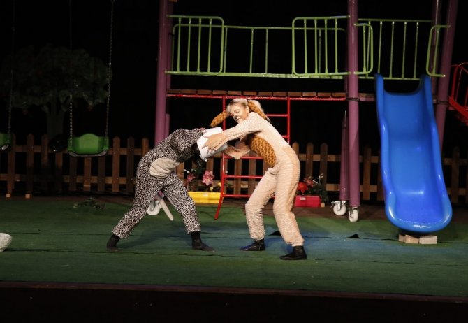 DHT' nin Sahnelediği "Pati Kardeşliği" Seyirciyle Buluştu