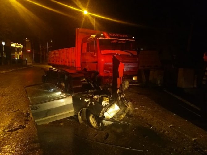 Kastamonu'da Kamyon ile otomobil çarpıştı: 2 Yaralı