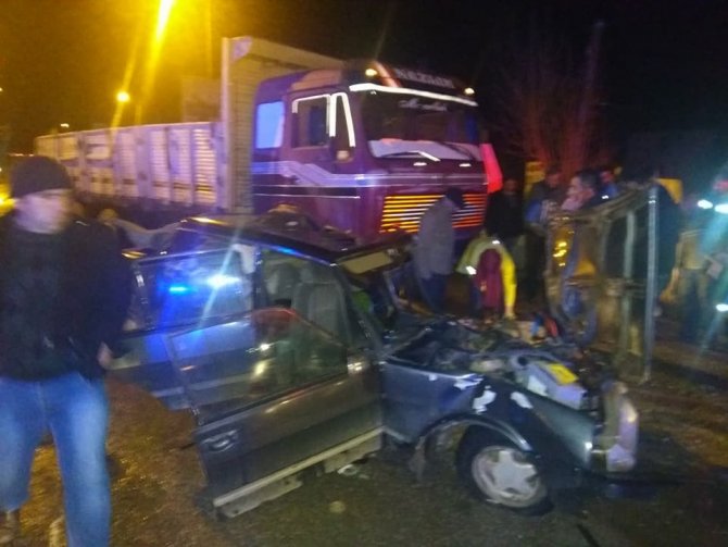 Kastamonu'da Kamyon ile otomobil çarpıştı: 2 Yaralı