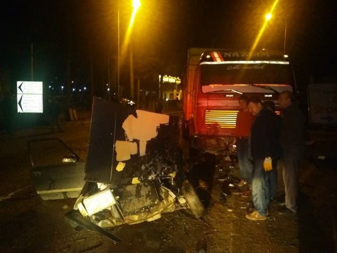 Kastamonu'da Kamyon ile otomobil çarpıştı: 2 Yaralı