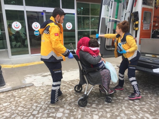 Konya’da otomobil şarampole yuvarlandı: 3'ü çocuk 4 yaralı