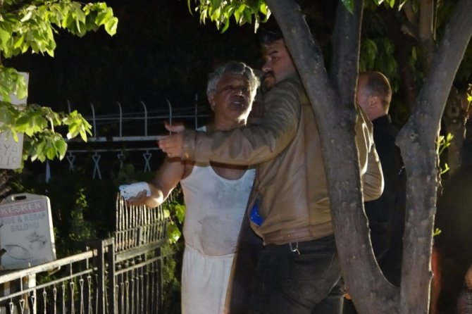 Kuşadası’nda bir lokanta alev alev yandı