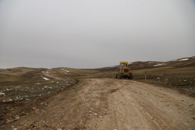 Tunceli’de yol çalışmaları devam ediyor