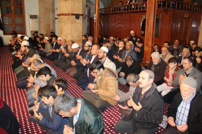 Diyanet İşleri Başkanı Ali Erbaş, sabah namazında vatandaşlarla buluştu