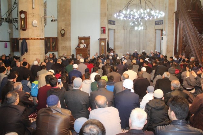 Diyanet İşleri Başkanı Ali Erbaş, sabah namazında vatandaşlarla buluştu