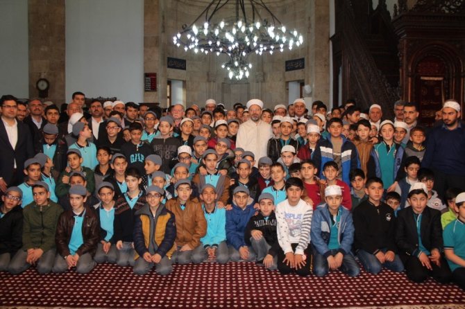 Diyanet İşleri Başkanı Ali Erbaş, sabah namazında vatandaşlarla buluştu