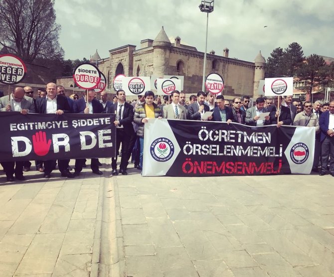 Eğitim-Bir-Sen Bitlis Şube Başkanı'ndan Basın Açıklaması