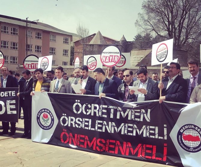 Eğitim-Bir-Sen Bitlis Şube Başkanı'ndan Basın Açıklaması