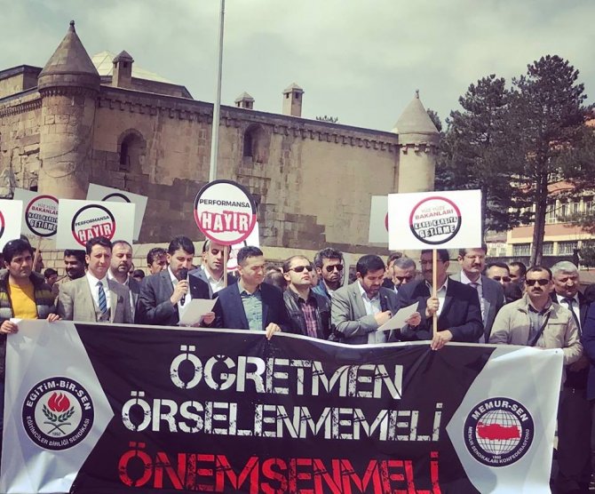 Eğitim-Bir-Sen Bitlis Şube Başkanı'ndan Basın Açıklaması