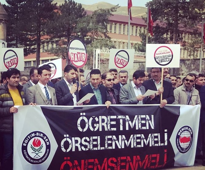 Eğitim-Bir-Sen Bitlis Şube Başkanı'ndan Basın Açıklaması