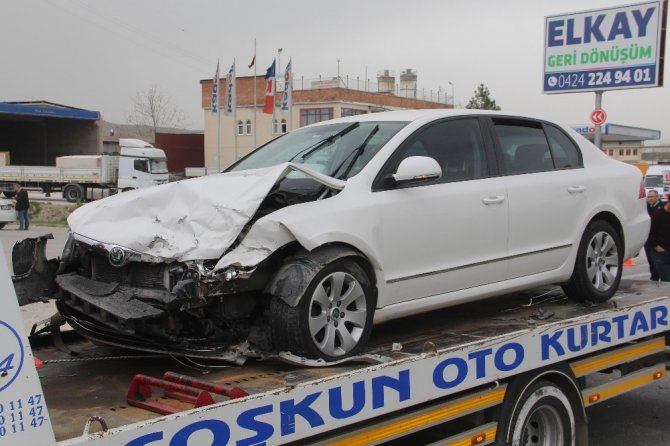 Elazığ’da can pazarı! Otomobiller çarpıştı