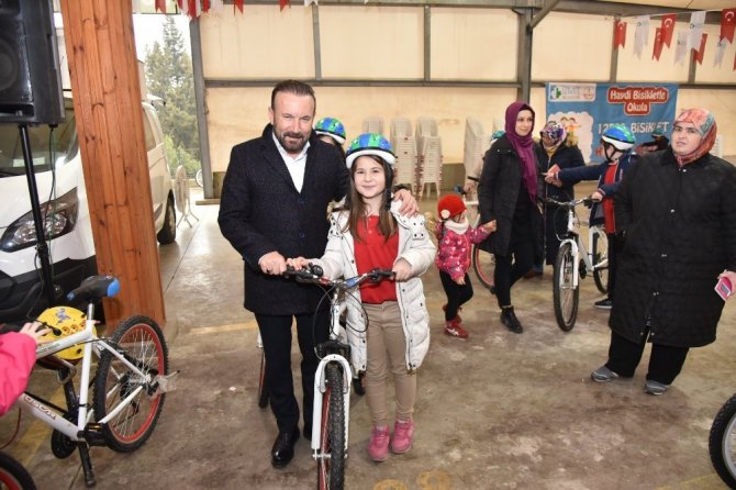 İzmit’te Belediyesi Bisiklet Dağıtmaya Devam Ediyor