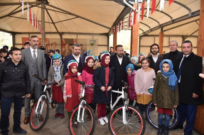 İzmit’te Belediyesi Bisiklet Dağıtmaya Devam Ediyor