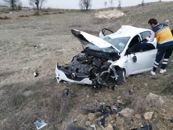 Kütahya Emet’te Araba Yoldan Çıktı