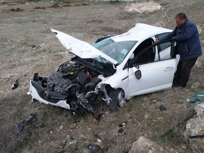 Kütahya Emet’te Araba Yoldan Çıktı