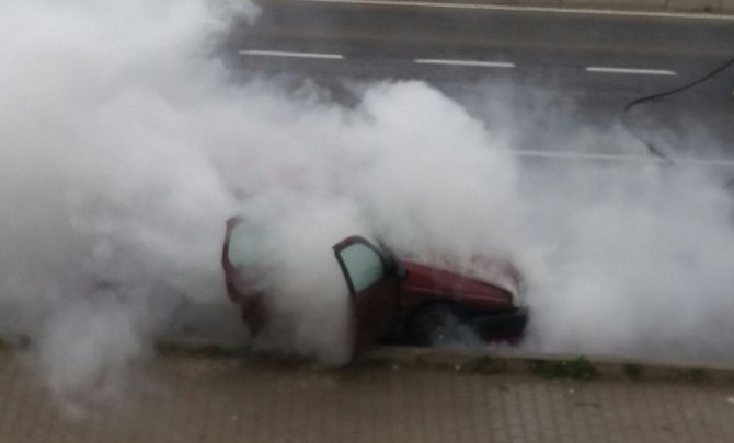 Kütahya'da Seyir Halindeki Araç Alev Alev Yandı