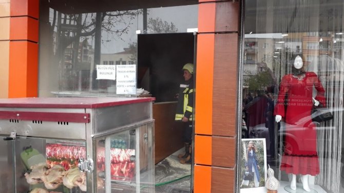 Manisa'da İş Yerinin Bacası Yandı! Maddi Hasar Büyük