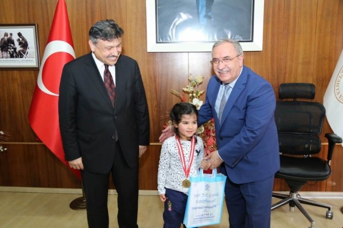 Kütahya'da En Çok Kitap Okuyan Öğrenciler Ödüllendirildi