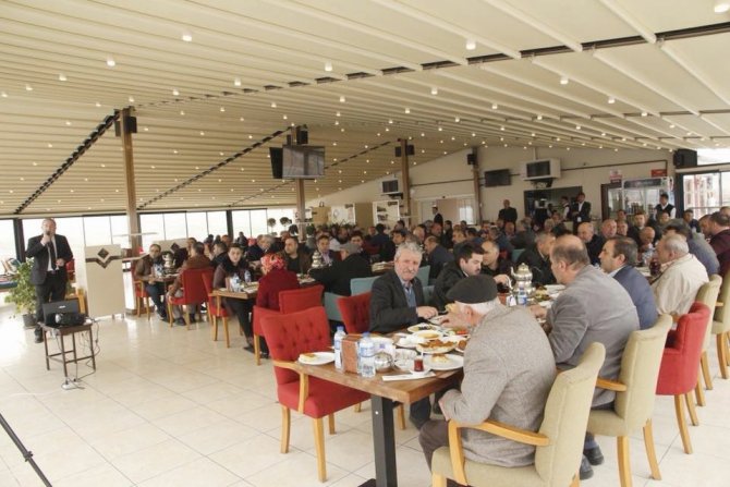 Sungurlu Belediye Başkanı Abdulkadir Şahiner esnafla mesire kafede buluştu