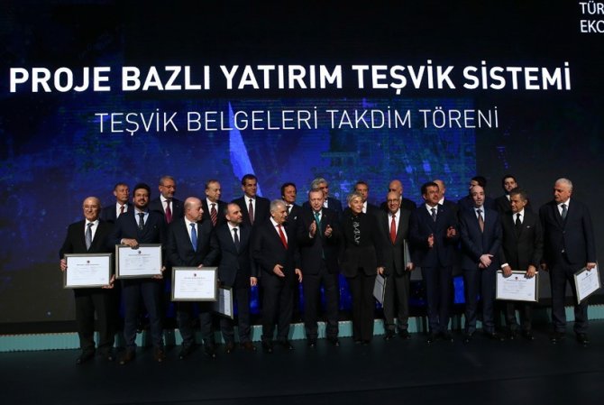İpek Grup Yönetim Kurulu Başkanı Aslan, teşvik belgesini Erdoğan'dan aldı