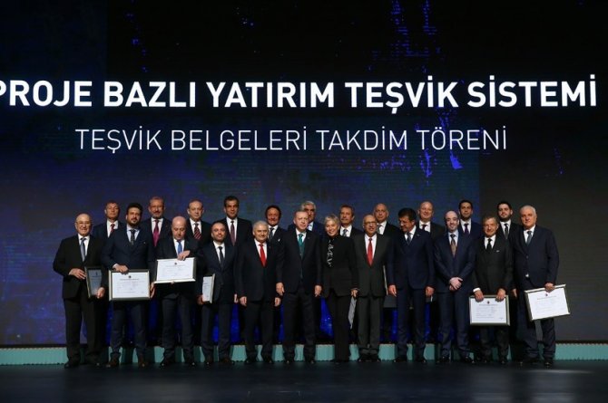 İpek Grup Yönetim Kurulu Başkanı Aslan, teşvik belgesini Erdoğan'dan aldı