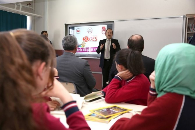 Vali Pehlivan, “Köyün En Çocuk Hali” Projesinde Kütüphane Açılışı Gerçekleştirdi