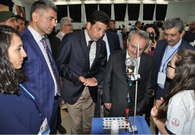 Tekirdağ’da öğrencilerden bilim fuarı