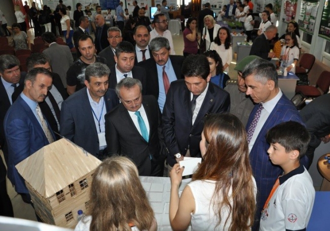 Tekirdağ’da öğrencilerden bilim fuarı