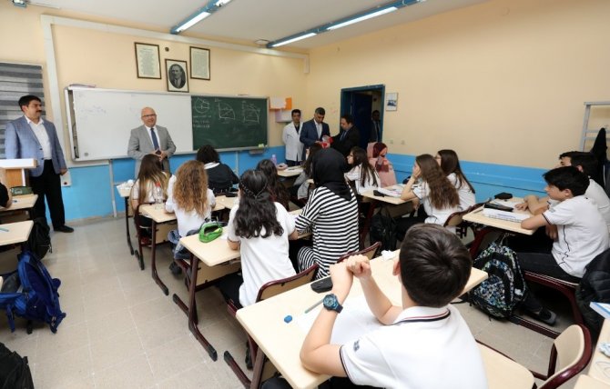 Afyonkarahisar Belediyesi “Her Okula, Bir Bilgisayar, Bir Televizyon”