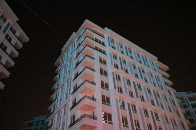 Maltepe'deki İntihar girişimini vatandaşlar sosyal medyada canlı yayınladılar