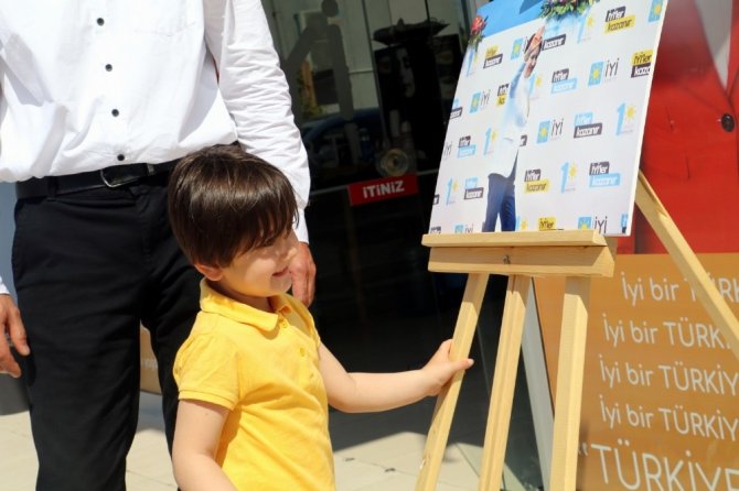 Özge’ye yürümeyi öğreten baba milletvekili aday adayı oldu