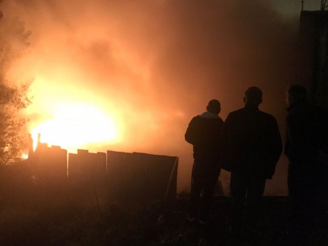 Kauçuk fabrikasında çıkan yangın söndürüldü