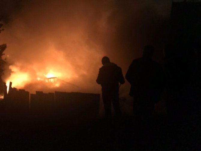 Kauçuk fabrikasında çıkan yangın söndürüldü