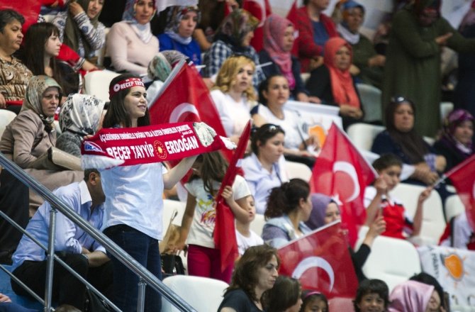 Başbakan Yıldırım: "Başkaları çatısız kalmış olabilir, AK Parti en sağlam çatıyla seçime gidiyor"