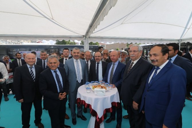 Büyükşehir'e 25 METRELİK ELEKTRİKLİ OTOBÜSLER GELİYOR