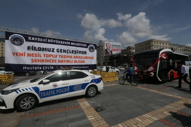 Büyükşehir'e 25 METRELİK ELEKTRİKLİ OTOBÜSLER GELİYOR