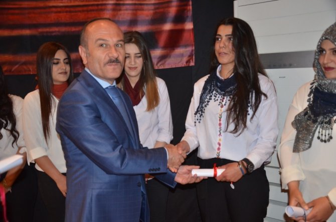 Hakkari Yüksekova’da Halk eğitim merkez müdürlüğünden yıl sonu sergisi