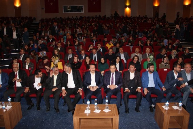 Memur Sen Genel Başkanı Ali Yalçın, ‘Bir Bilenle Bilge Nesil’ projesi ödül törenine katıldı.