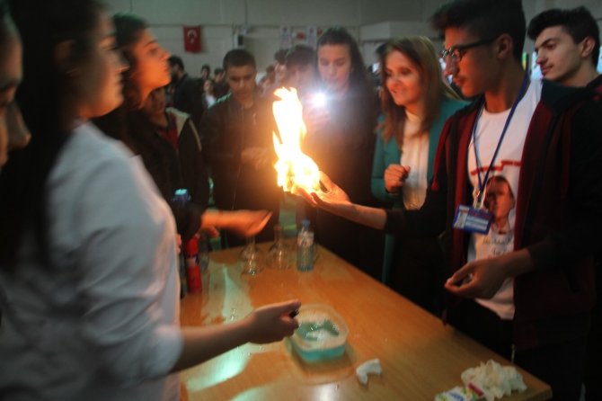 Muş Malazgirt’te ‘TÜBİTAK Bilim Fuarı’ sergisi açıldı