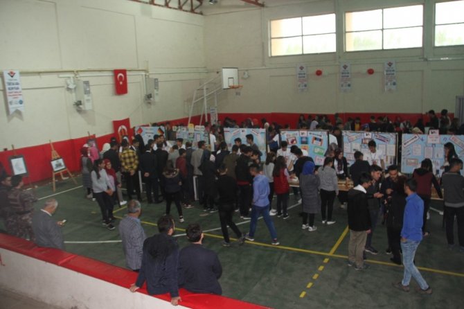 Muş Malazgirt’te ‘TÜBİTAK Bilim Fuarı’ sergisi açıldı