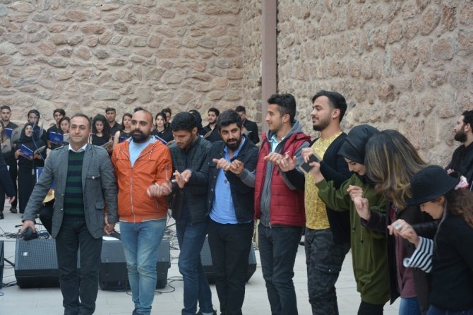 Tarihi İshakpaşa Sarayı’nda konser