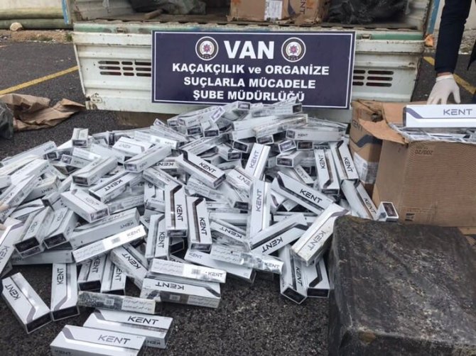 Van’da kaçak sigara operasyonu, 9 bin paket kaçak sigara ele geçirildi.