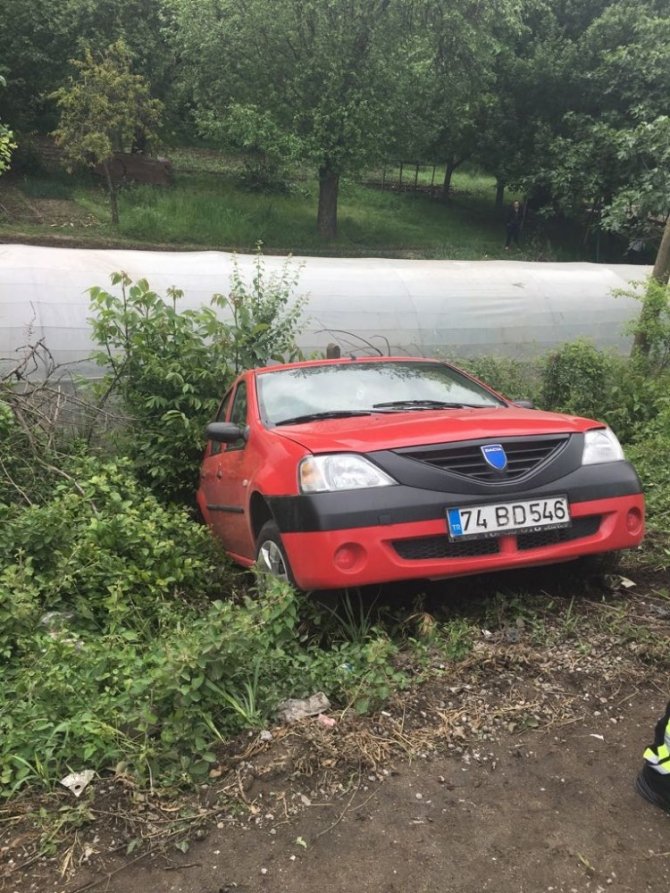 Zonguldak’ta direksiyon hakimiyetini kaybeden araç kaza yapt 1 yaralı