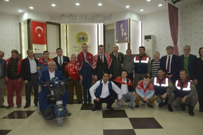 En anlamlı asker kınası Bozüyük’te yakıldı, Bozüyüklü 8 engelli genç askerlik heyecanı yaşadı
