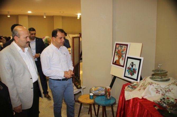 Erzin Halk Eğitim Merkezi yıl sonu sergisi açıldı, sergiye ilgi yoğundu